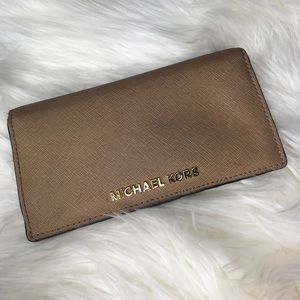 Micheal kors wallet !!
